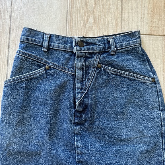 Levi’s denim skirt - Picture 2 of 4